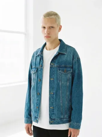 Oversized denim jacket — Wash, whiskering and hardware intact