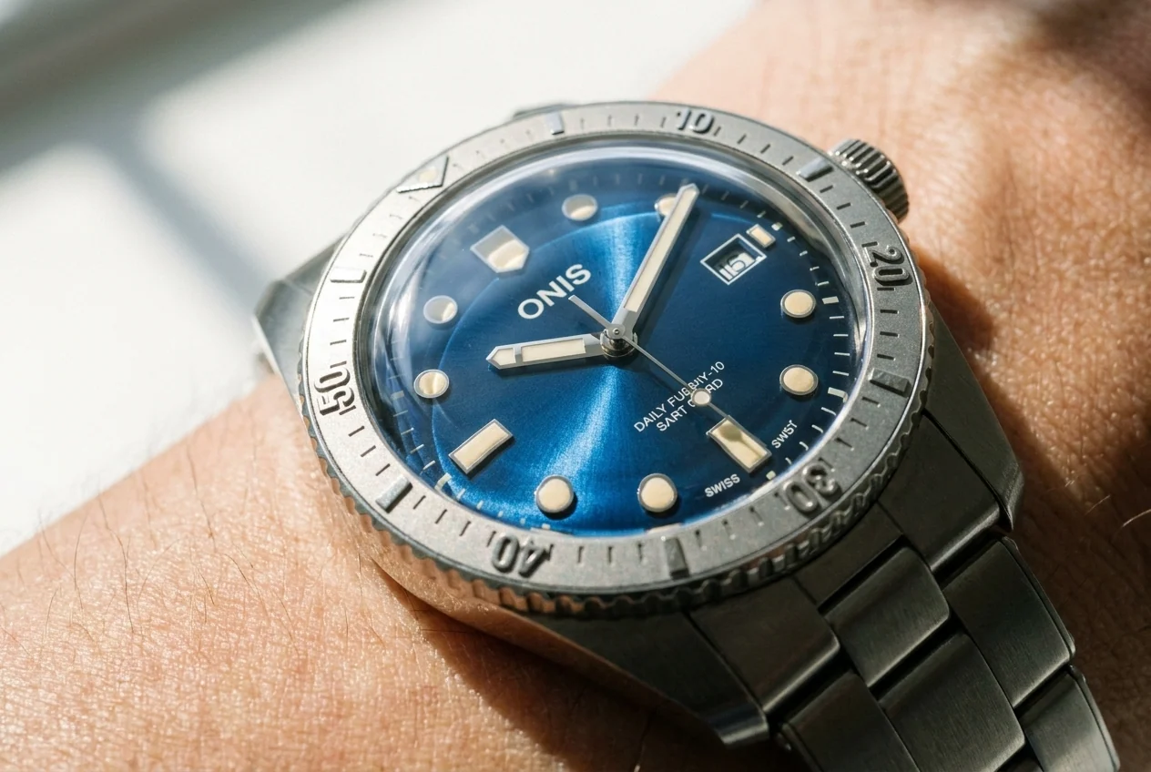 Sunburst dial and applied indices